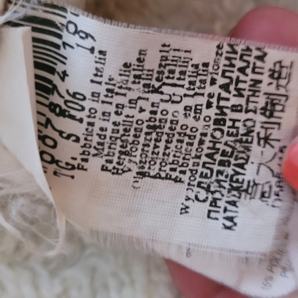 Women's jacket gently used anwell-maintained with no visible signs of wear. - Picture 2 of 3